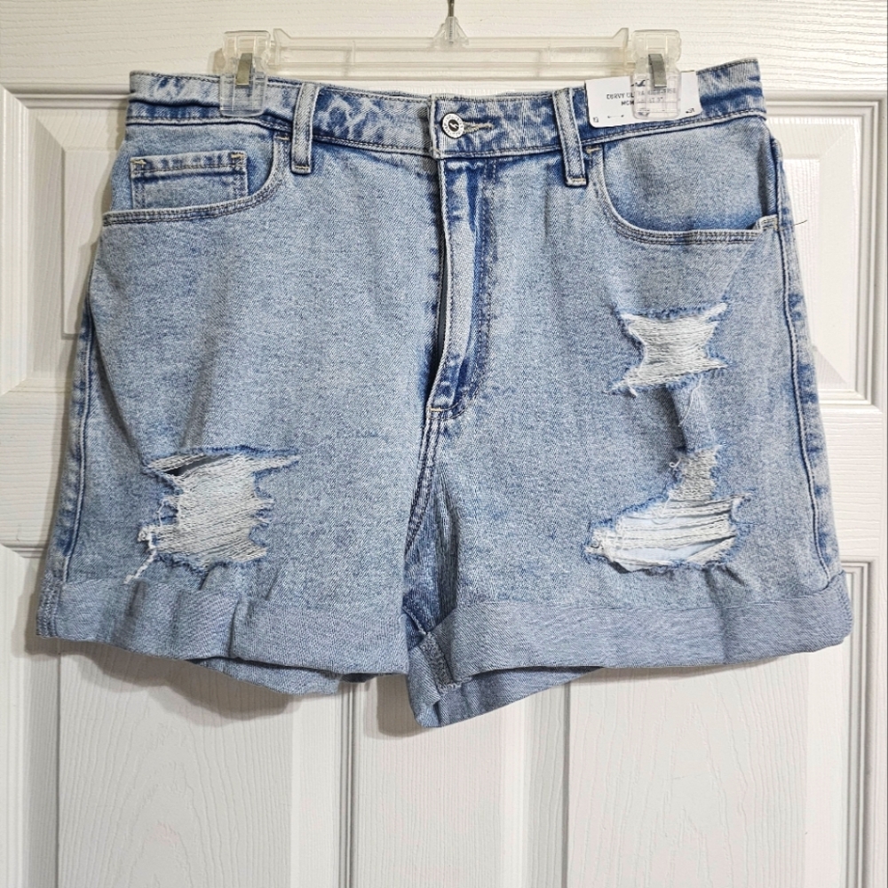 Hollister Curvy Ultra High Rise Mom Short